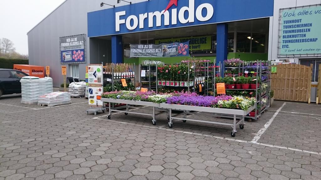 Formidoleeuwen's tweet photo. Plantjesmarkt, kom gezellig eens kijken. #formido #benedenleeuwen http://t.co/y2qWlBnnrS