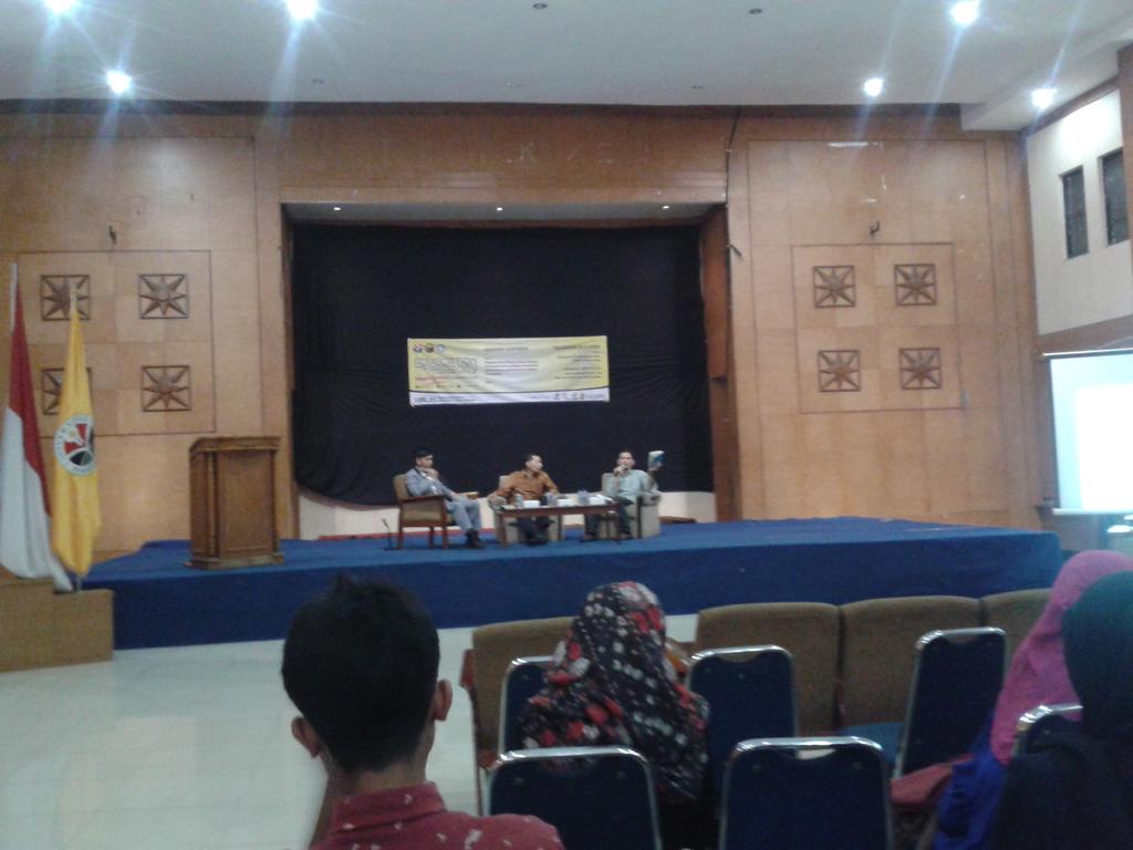 advocationday's tweet photo. Berbagi pengalaman bersama Kamg Irfan. Sangat menginspirasi! Ayo ikut dan merapat ke Amphiteater:) http://t.co/W4l7Vd2o3O