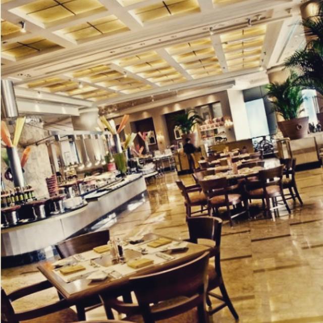 Outburst_City's tweet photo. London Club JWMariott Im Coming π Yippyy Dinner Gratis ππ #Prudynamic #Dinner #Semangat #LondonClub #GoStarClub #Loβ¦ http://t.co/Kaxz25TVln