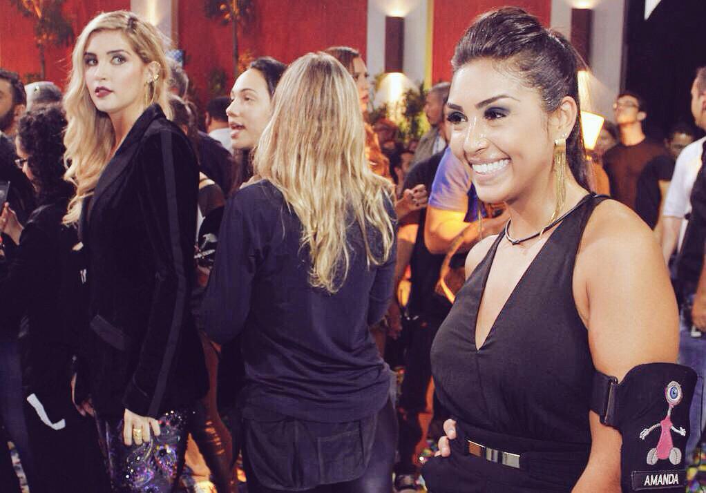 130 mil pra ver a inimiga brilhar. Hihihihihihihi 👏👏👏👏 <a href="/AlineGotschalg_/">Aline Gotschalg</a>