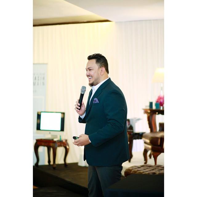 sukasucrekl's tweet photo. Recap #IASKLaunch @ImranAjmain's "Setulus Kasih" Album Launch
PR & Marketing by
Indigita… http://t.co/rss0bSzM4H http://t.co/dacTyicOU3