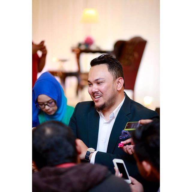 sukasucrekl's tweet photo. Recap #IASKLaunch @ImranAjmain's "Setulus Kasih" Album Launch
PR & Marketing by
Indigita… http://t.co/Lo9kWdssWP http://t.co/NsBV6UlTJe