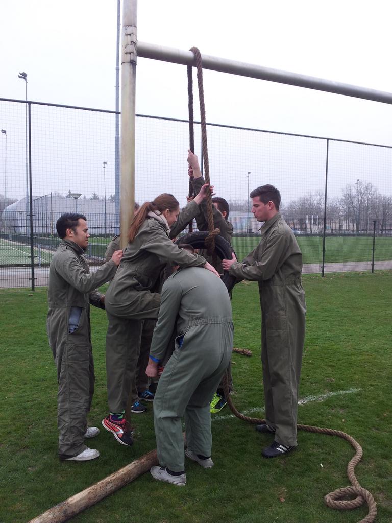 MarjoleinBeelen's tweet photo. Bootcamp! Teambuilding #Booster @SportformuleEhv @LumensSport @Lumensindebuurt http://t.co/cT3N2gEZGC