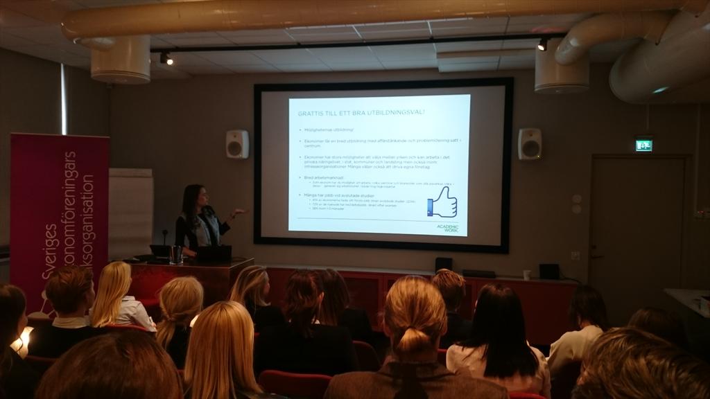 SEROnu's tweet photo. Resursdagen för näringslivsansvariga på Academic Work är igång! 
Framtiden ser ljus ur för ekonomer! #academicwork http://t.co/VdGpP2aa0A