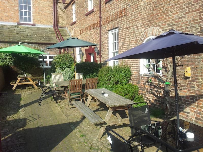 jcornishgallery's tweet photo. Lovely day for @NthallertonMkt Our courtyard is open for @RountonCoffee, @Mad_Hatter_Tea &amp; a selection of cold drinks http://t.co/pKUlTM4aW9
