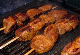 VUELVE LA TAPA Y CERVEZA O REFRESCO EN "CACHIPUB" 
HOY: PATATAS BRAVAS MAS CONSUMICION 2€
PERRITO 1€
HAMBURGUESAS 2
