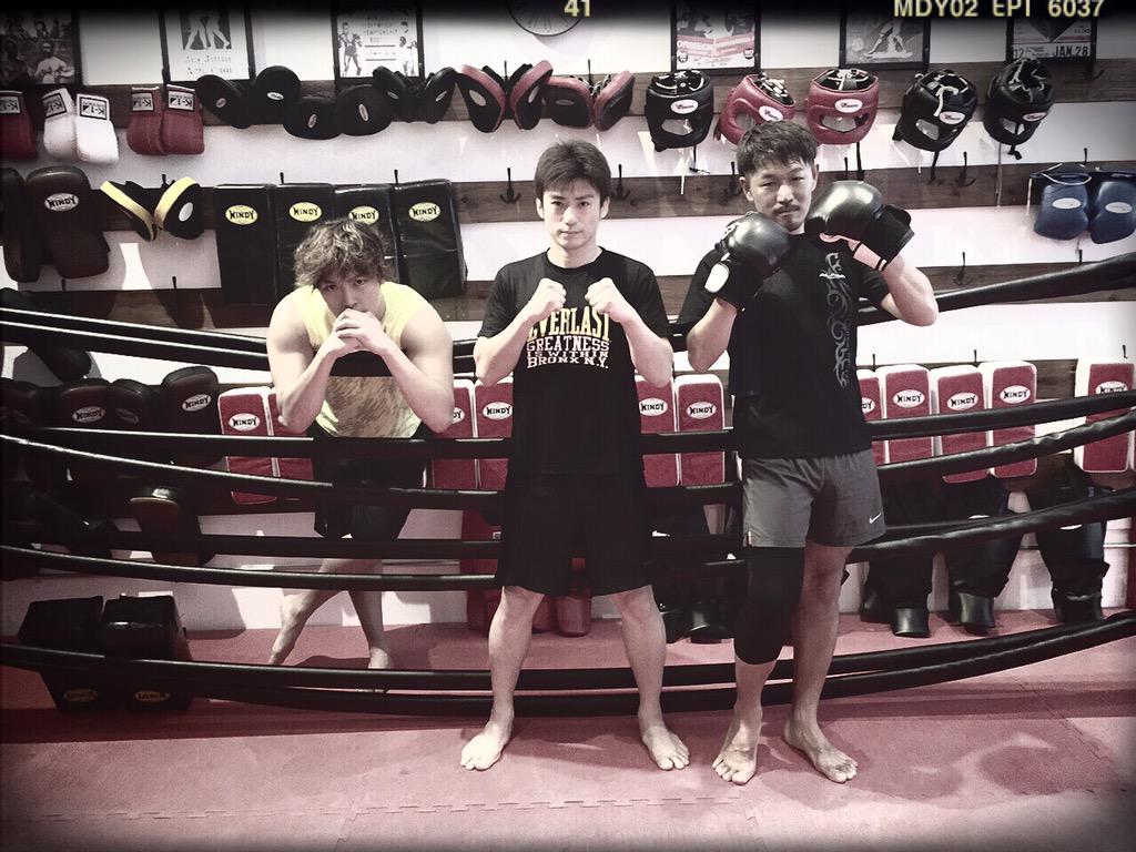 kodaisonapoke's tweet photo. 昨日は恵比寿の小比類巻道場でkick boxingしてからの、パーソナルジムでweight trainingで身体を動かしまくりf^_^;)

今日はレコーディングDAY( ´ ▽ ` )ﾉ http://t.co/XZAx3RoCcw