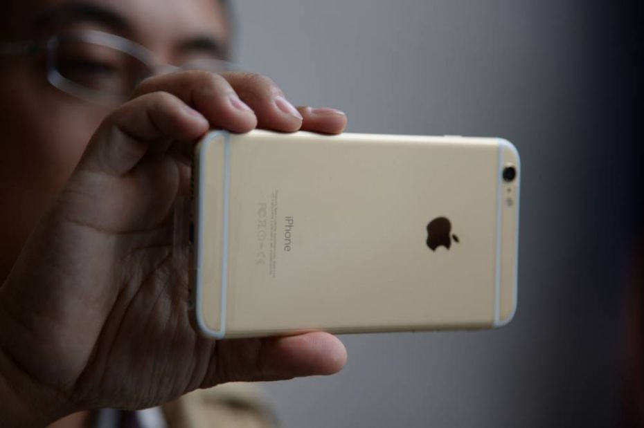 11 easy ways to make your iPhone's battery last longer metro.co.uk/2015/04/08/11-…