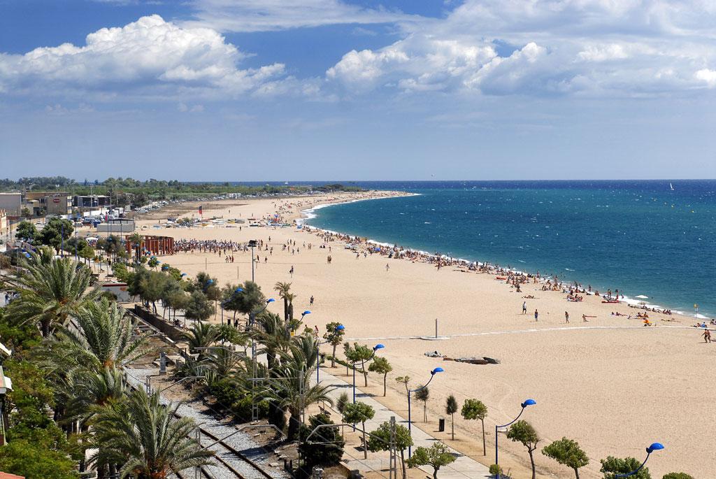 DalterTour's tweet photo. @BCNTurisme #Spain #Catalunya @DalterTour #Playa #Summer 
https://t.co/GWLMtY8ZTr http://t.co/TyF7kgVPAj