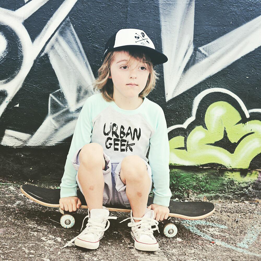 cutegraffiti's tweet photo. London style #urbangeek http://t.co/PQuVwQamFT