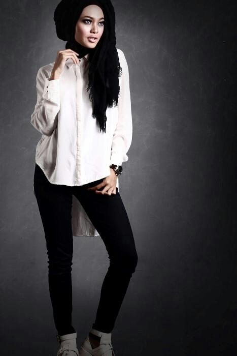 snow white shirt, match your work style easyly :) by Lula Chic
Download hyjabs apps at Playstore.
#hyjabsootd #hyjabs