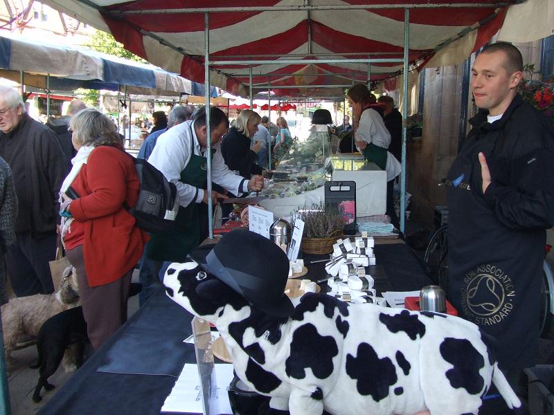 Markettradenews's tweet photo. Moseley farmers market supports struggling diary farmers http://t.co/UeugAQwVPH via @markettradenews @MoseleyFarmMkt http://t.co/oHMp8odW2n