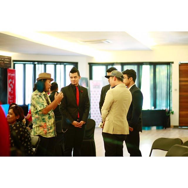 sukasucrekl's tweet photo. Recap #IASKLaunch @ImranAjmain's "Setulus Kasih" Album Launch
PR & Marketing by
Indigita… http://t.co/1OpbjQqQIC http://t.co/JYHYWqweXc