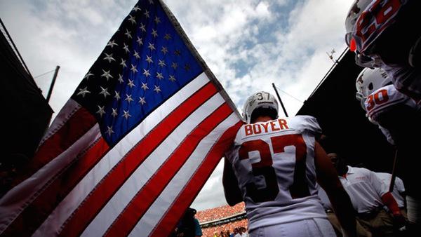 AnnabelStephan's tweet image. Green Beret, #Texas LS Nate Boyer is an American hero working for his shot in NFL. His story: foxs.pt/1FlfRuq