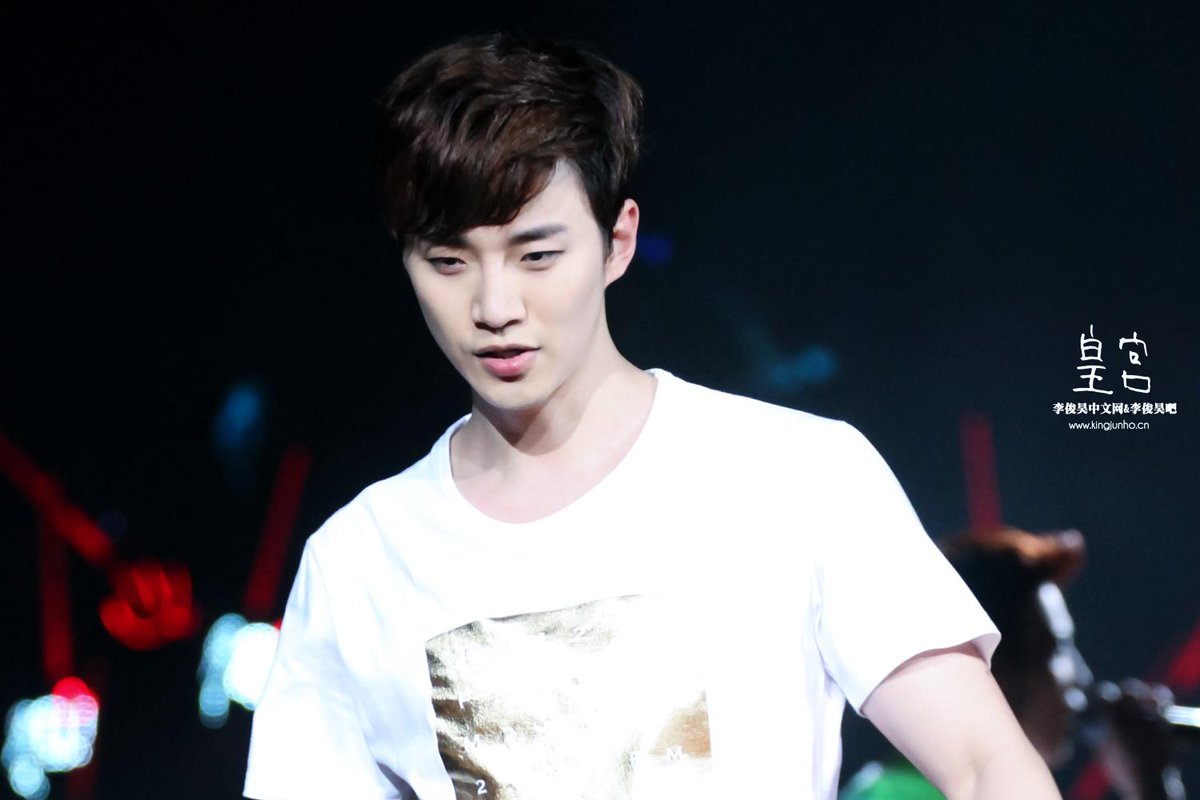 kingjunho_earth's tweet photo. 150404 2PM World Tour GO CRAZY in Shanghai ❤ 준호❤ -6 http://t.co/TqB1fmV6zp