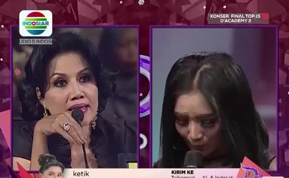 Indosiar's tweet photo. Bunda Rita bilang @DA2_Titik nyanyinya aman sekali, hanya perlu belajar cengkok lagi #DAcademy2 http://t.co/onJYNbOBS3