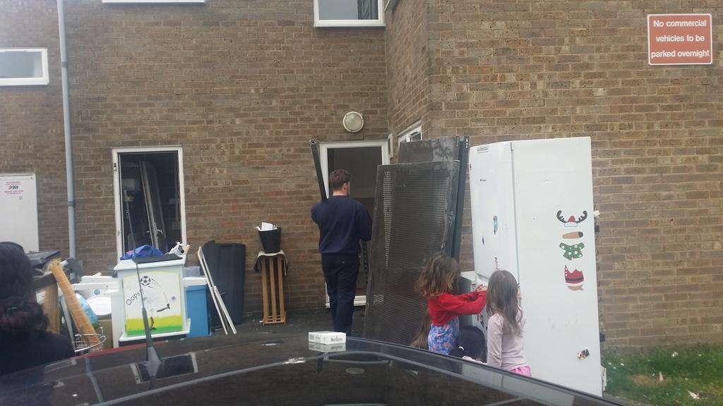 mia13101's tweet photo. The house you brought up your kids in being locked up just moments after you take your belongings from @SweetsWayN20 http://t.co/WcorIA6rom