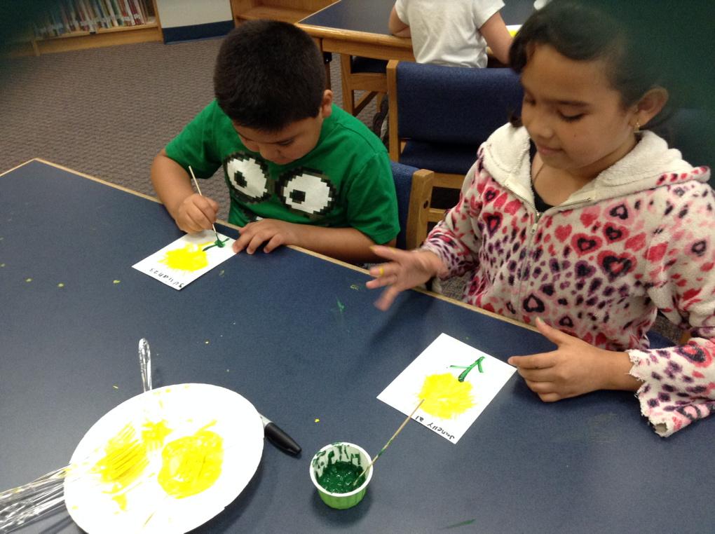 mesqlibraries's tweet image. After reading Grumpy Goats, Gentry students paint dandelions! In the library!  @BrittneyTubb #misdlibrary