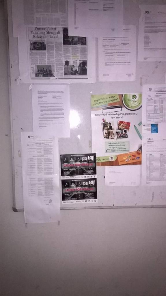 StandUpIndoTNG_'s tweet photo. Mahasiswa SGU coba cek deh di mading kalian ada apa tuh @StandUpSGU @komtungTV @StandUpIndo #LaughForHealth http://t.co/SnpmMcWY5h