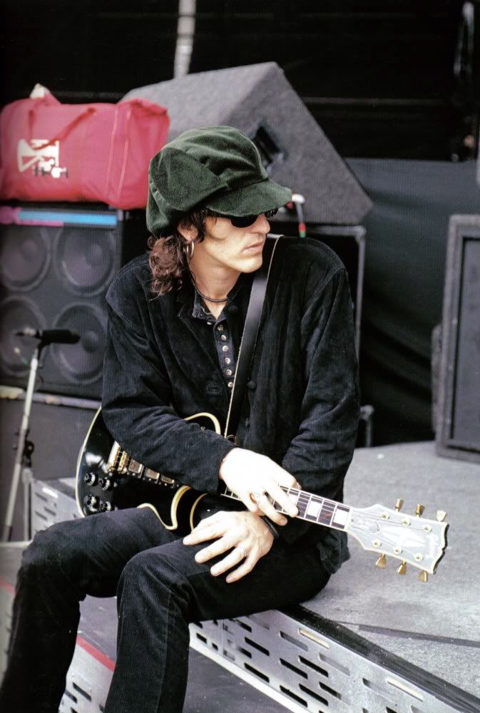 Happy bday Izzy Stradlin!     