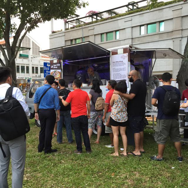 jaycwq's tweet photo. Food truck!!! http://t.co/YIK0Bfi6PW