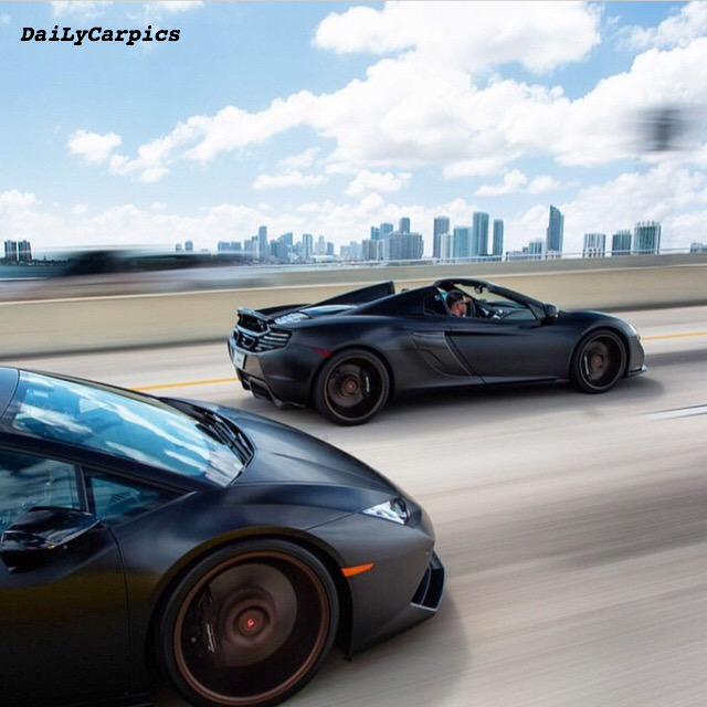 DCarPics's tweet photo. Huracan Vs 650S❤️ http://t.co/ovyCw5VG32