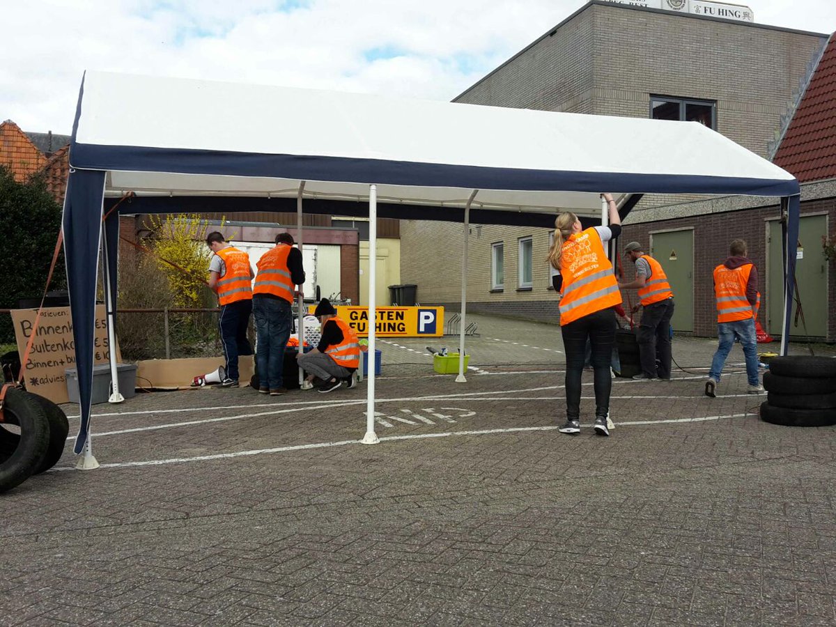 KinderkampVveld's tweet photo. @cafetveertje, #AutoCareAchterhoek @Coopvarsseveld, @WwhWesterveld, @ChineesFuHing vrijwilligers en gasten bedankt! http://t.co/Bwy9LgYKgt