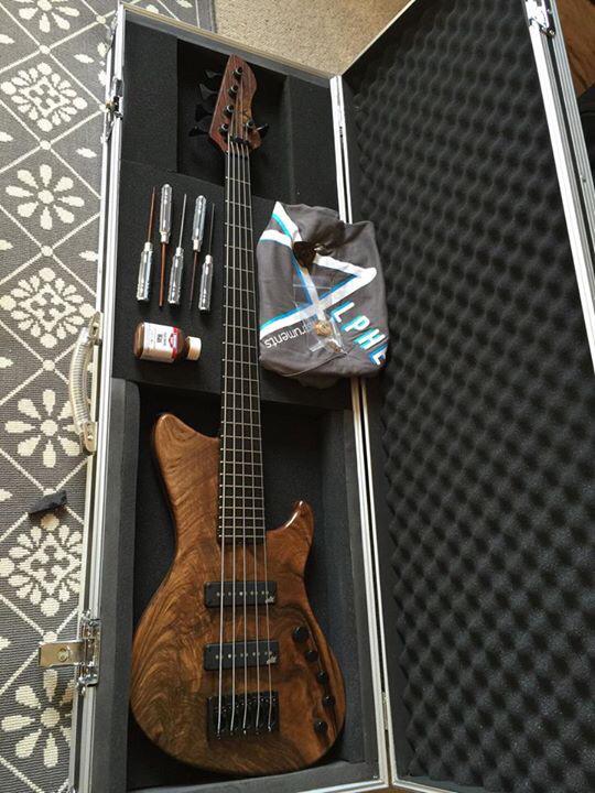 Alpher_i's tweet photo. All packed up and ready to go#custom #handmade #bass #guitar @aguilaramp @HipshotProducts #yorkshire #uk #music #band http://t.co/Xuhto3MwEa