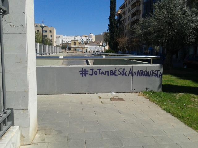 aguait_cat's tweet photo. Pintades a Palma en solidaritat a les anarquistes detingudes arreu de l'estat. #JoTambeSocAnarquista #solidaritat http://t.co/wjE2gyLM0C