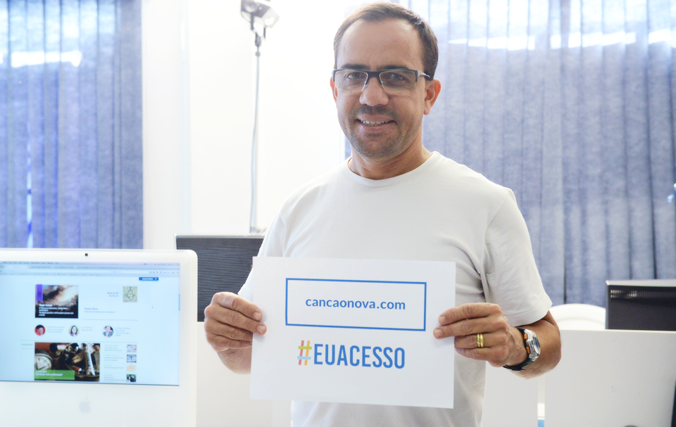 willycn's tweet photo. RT @cancaonova: Já deu uma olhada no #NOVOPORTALCN!? Vá lá como o Cleto Coelho​ e confira:http://t.co/2Q97hsT74p  http://t.co/LT7Azu7y3p