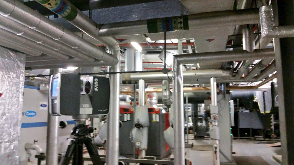 ErissUK's tweet photo. There's ductwork and pipework in here as far as the eye can see! #laserscanning #wheresfocus http://t.co/a2GhdHwHV9