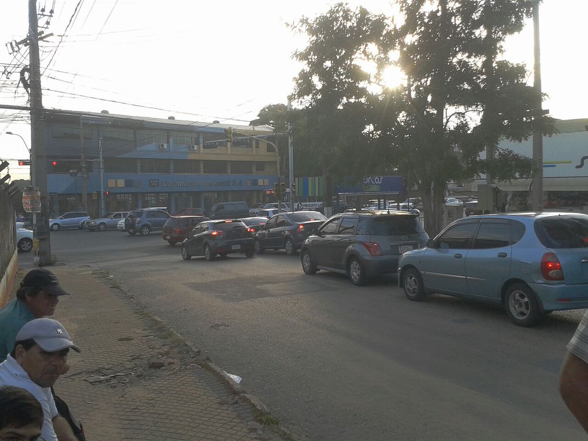 ABCDigital's tweet image. [SONDEO] Contanos en que lugares se vuelve lenta la circulación, aún con el funcionamiento de los nuevos semáforos