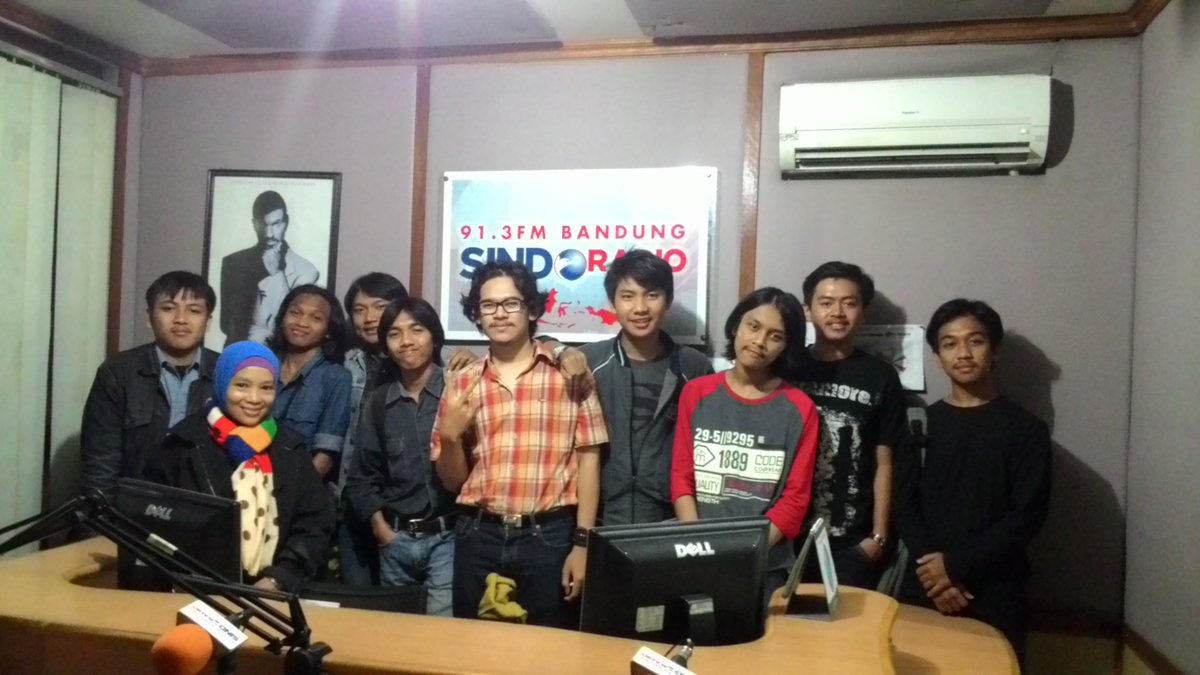 EhrlichComunity's tweet image. Beres on air di @SindoTrijayaBdg 91.3 Fm :))