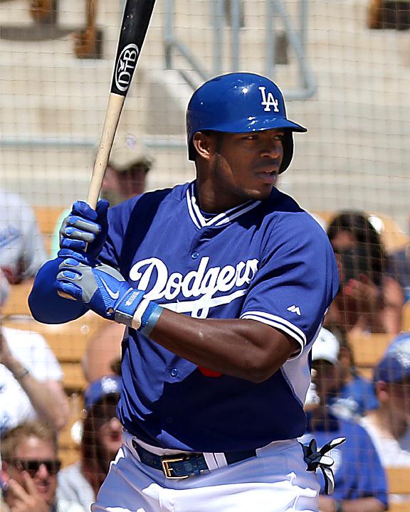 DoveTailBats's tweet image. Puig using his DTB YP66 in maple!  #teamdtb #dovebombs