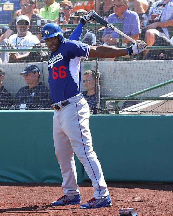 DoveTailBats's tweet image. Puig using his DTB YP66 in maple!  #teamdtb #dovebombs