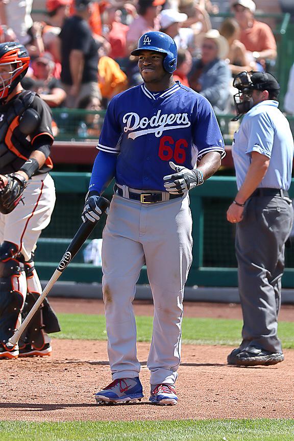 DoveTailBats's tweet image. Puig using his DTB YP66 in maple!  #teamdtb #dovebombs