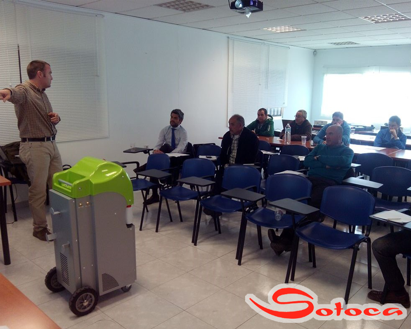 RecambiosSotoca's tweet photo. Hoy hemos tenido un curso en @RecambiosSotoca donde hemos aprendido mas sobre la climatización.#RedDeTalleresMas http://t.co/6AK5aFCVMn
