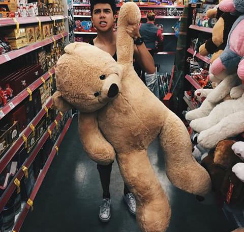 YamiVilo's tweet photo. #SinMarioYo
@mariobautista_
Me sentiría mas sola, 💔 sin nadie pero tengo al flaco hermoso. ¡Al mejor novio! 👌👫🙋 http://t.co/S0w3kKlZbx