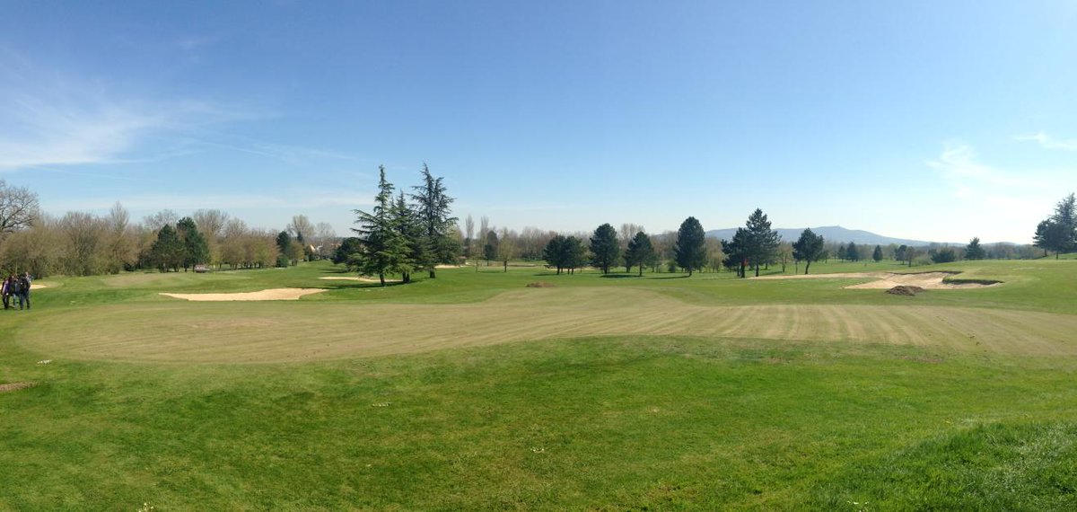 MoutonTARVEL's tweet photo. Le golf écologique au golf du Beaujolais! http://t.co/G98yh0rl0X