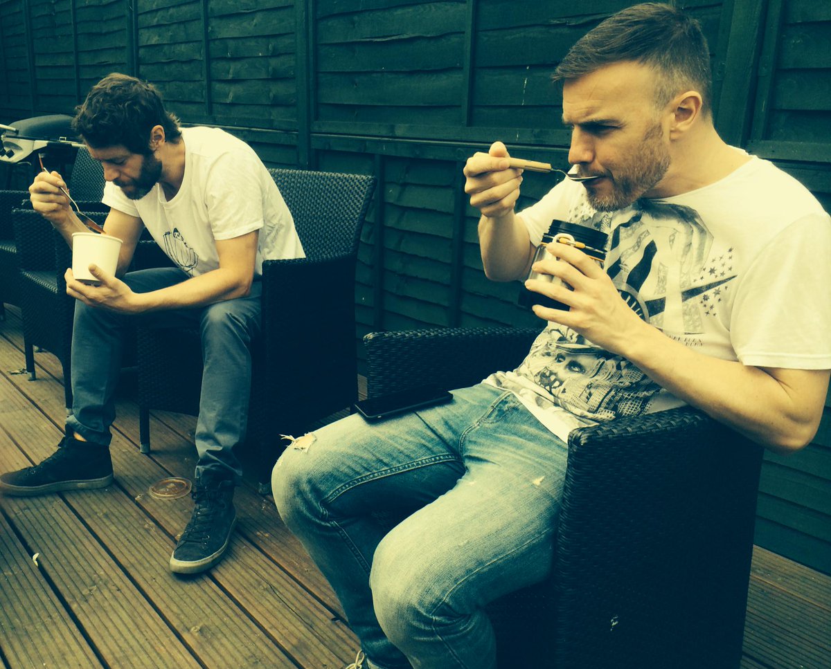 OfficialMarkO's tweet photo. Feeding time at the zoo!!!!
Love
M.O
X http://t.co/INFVUJI3xw
