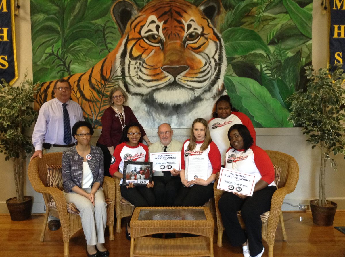 AmeriCorps's tweet photo. RT @aistinbutlerco: @AISTinButlerCo members celebrate 2015 #Mayors4service #Counties4service http://t.co/l8T9yaHCJH