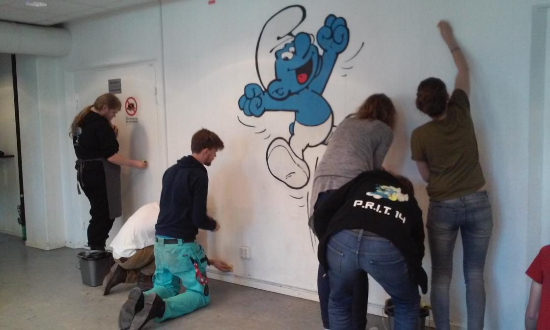 pritchalmers's tweet photo. Idag har vi städdag med fkIT.Hubben får sig lite välbehövlig vård http://t.co/B5gbN994de