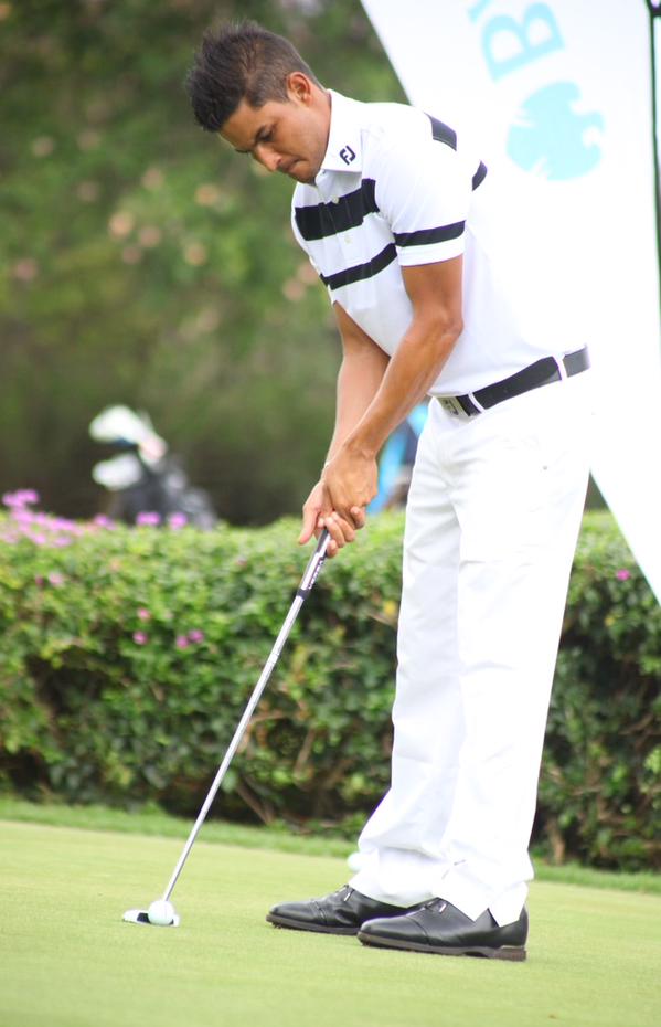 NationFmKE's tweet photo. #GregSnow practicing his putt at @KenyaOpenGolf,@KarenGolfClub #KenyaOpen2015 http://t.co/TV1dwPXU8Q