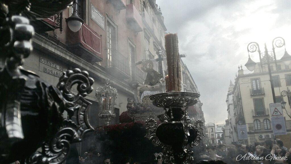 #RecuerdosSsanta15 esa nube de incienso y elegancia de <a href="/LosServitas/">Hdad. Los Servitas</a> 

<a href="/info_cofrade/">𝗜𝗻𝗳𝗼 𝗖𝗼𝗳𝗿𝗮𝗱𝗲 ™️</a>