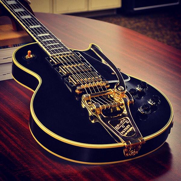 sixstringsocial's tweet photo. RT @gibsonguitar: '57 Black Beauty Reissue VOS from the @CustomGibson Shop #OneOff http://t.co/XNhrGcR5uX