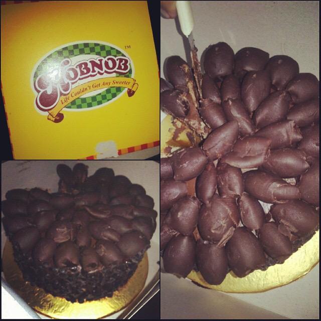 ModyyMe's tweet photo. Chocalte #MouseCake
#hobnob 😍😍 http://t.co/PcWFx7Q2Pe