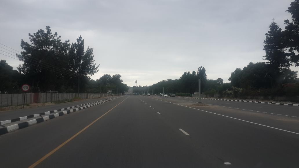 chawazk's tweet photo. It's looking good #Zimbabwe airport road http://t.co/JLx5iH2wKI