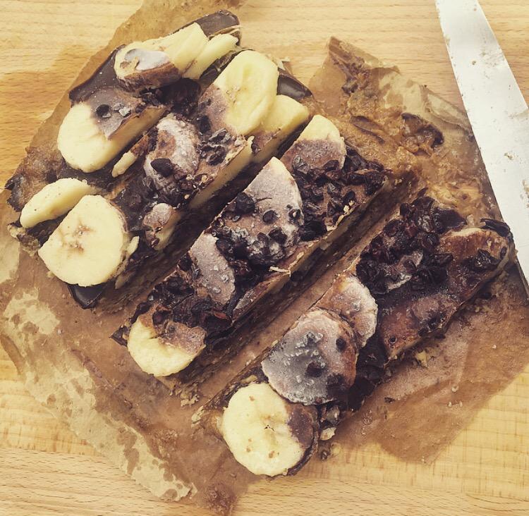 KatieJadeWise's tweet photo. So happy with my raw banoffee bars, absolute beasts #Raw #Organic #Clean http://t.co/9QG9k81Wyr
