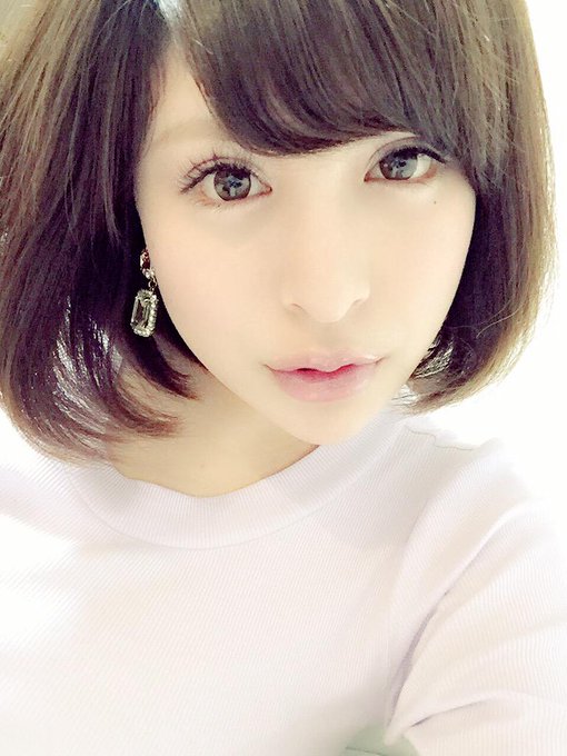 久しぶりにお化粧すると、 お化粧の仕方忘れるやつね( ˃ ⌑ ˂ഃ ) 今日は、たくさんお化粧品買った♡♡ お洋服買いたいなあ～(&acute;&times;&omega;&times;`)むぅ http://t.co/2Zy9gaGYZU<a href="/tag/mytwitteranniversary"class="tags"><span>#mytwitteranniversary</span></a>