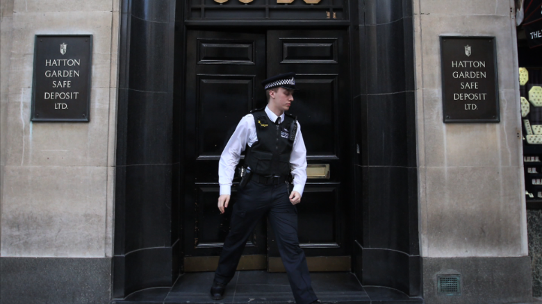 cnni's tweet photo. London police are on the hunt for thieves who stole $300m worth of diamonds and jewels: http://t.co/d5IH5PUzhy http://t.co/LmIMMTbzN8